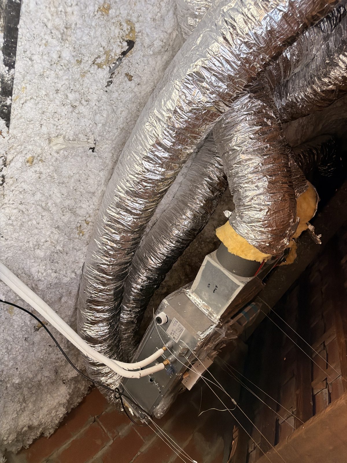 Unité gainable et gaines isolées installées dans les combles
